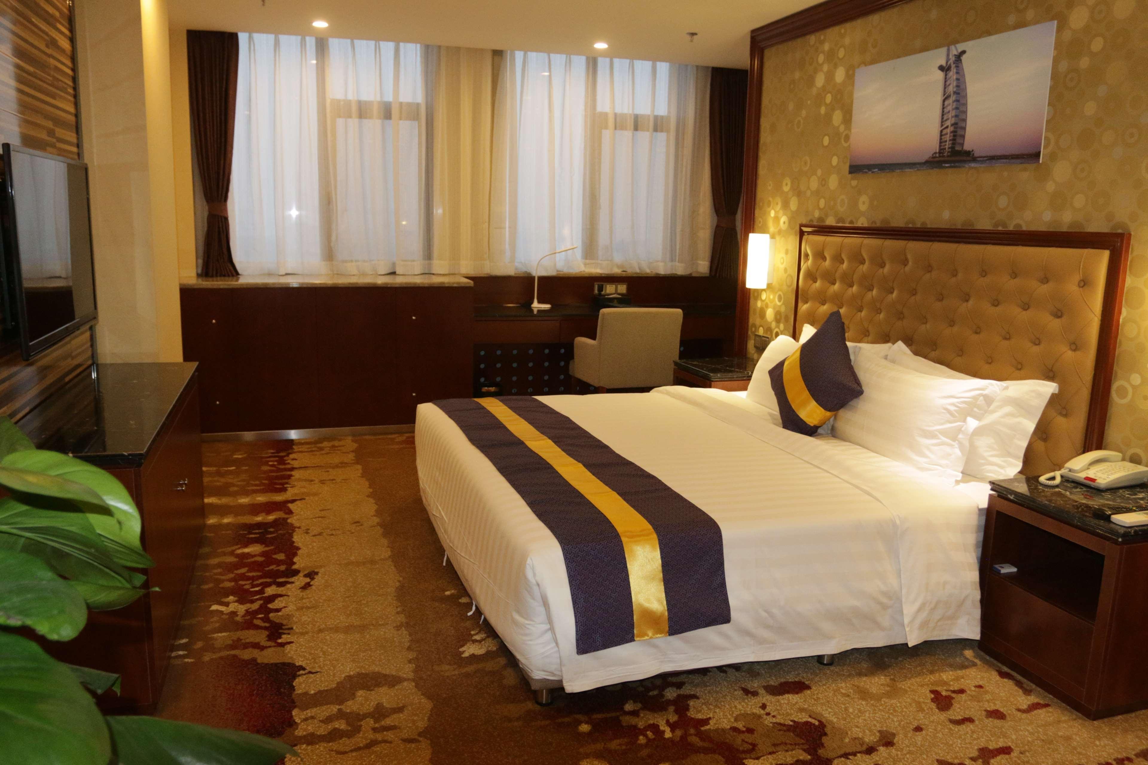 Best Western Hotel Yantai Exterior photo